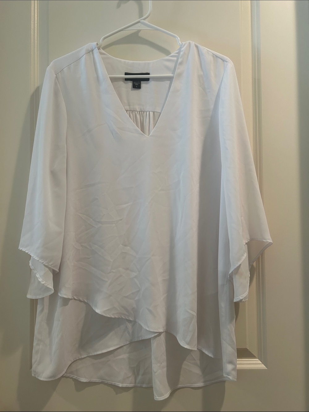 Karen Kane made in USA White V-Neck Flowing Blouse Top asymmetrical hem size L